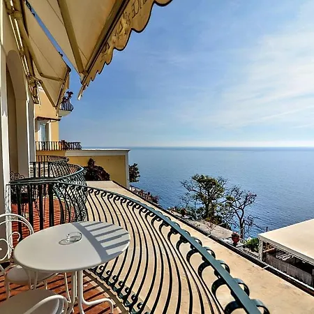 Sleeps 2 Air Con Wifi