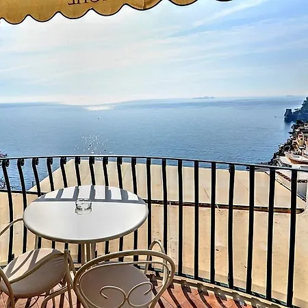 Sleeps 2 Air Con Wifi Apartment Positano